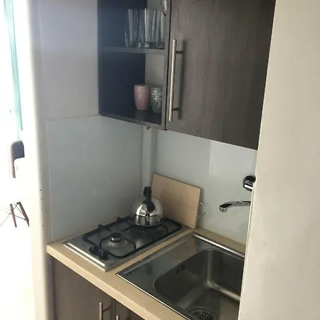 Urocza Mala Kawalerka Blisko Plazy Apartment